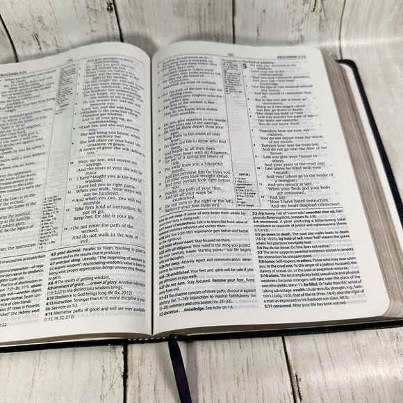 Andrews Study Bible NKJV 2010 Andrews University Press Dark Blue Light Wear - Picture 10 of 16